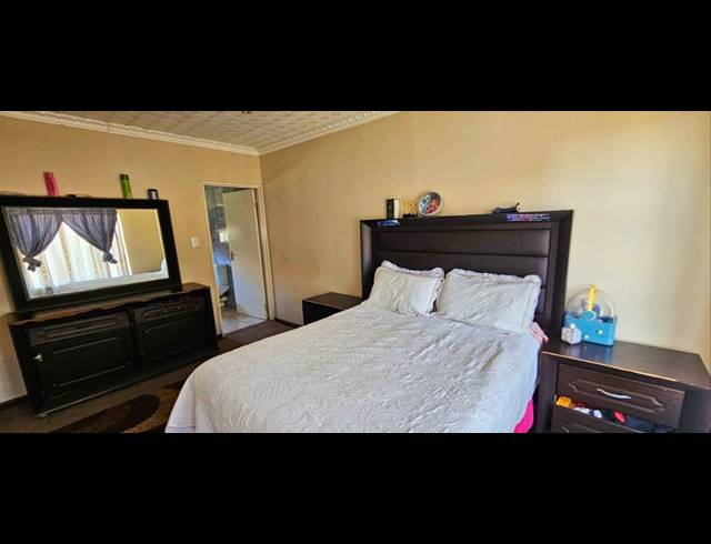 3 BEDROOM TOWNHOUSE FOR SALE IN SOUTH CREST